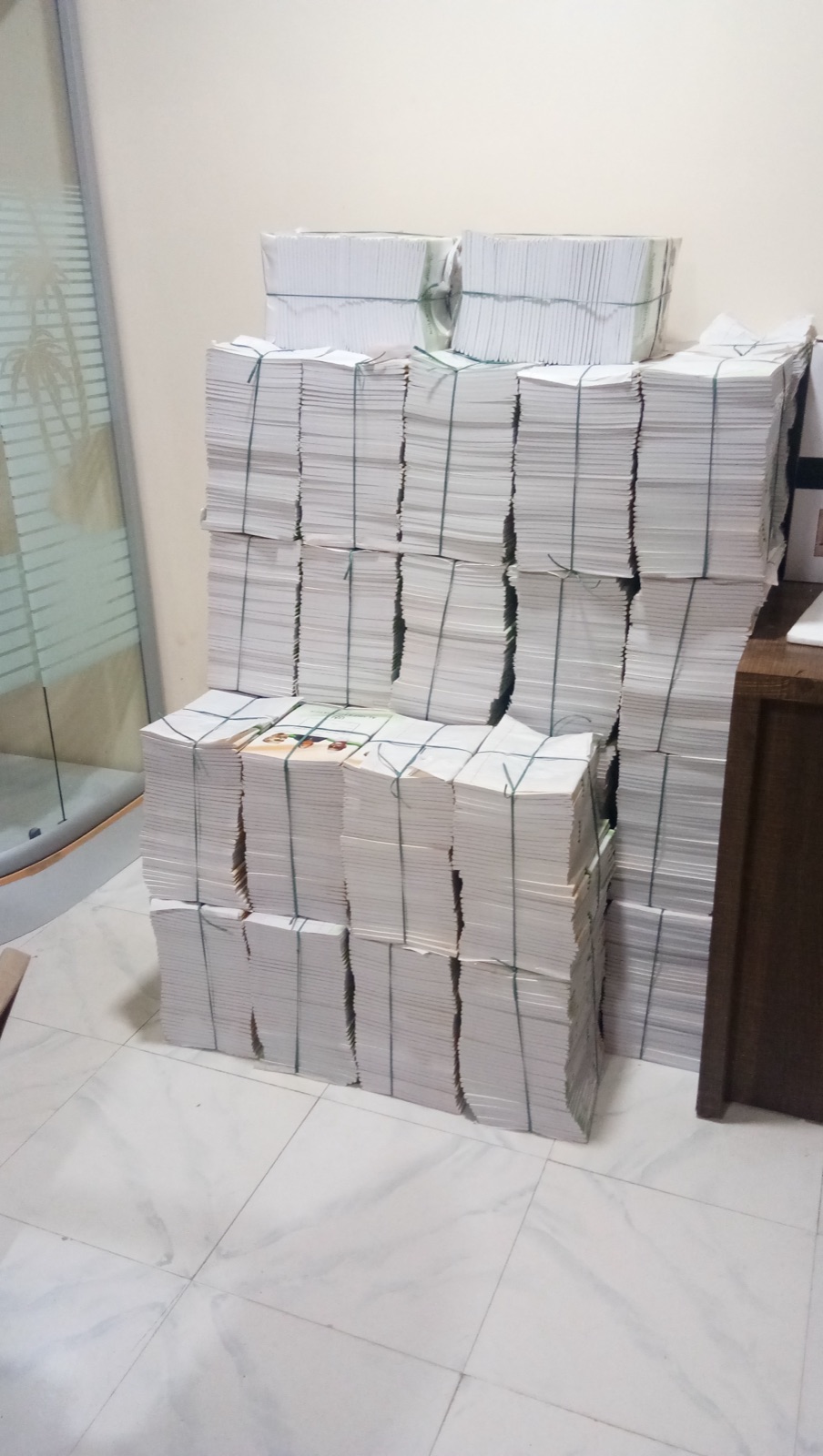Note Books Distribution · 4